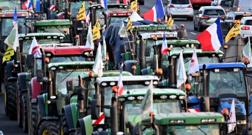 El campo francés vuelve a las rutas